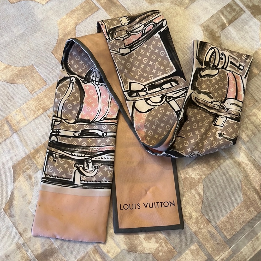 Louis Vuitton essential bandeau pink
